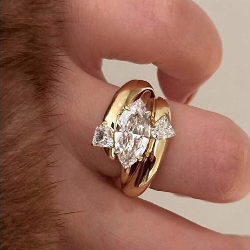 Stackable ring A935